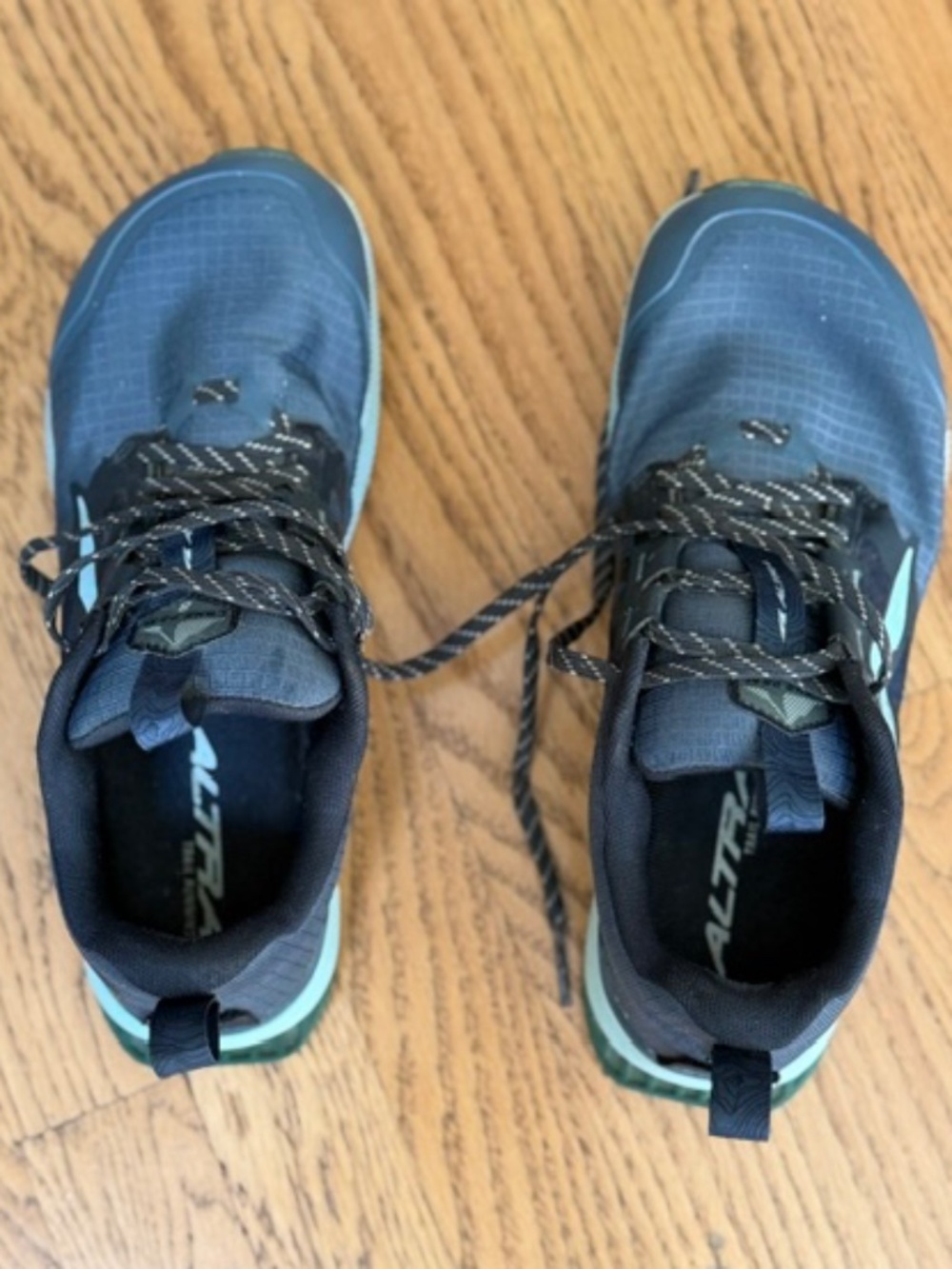 ALTRA WOMENS LONE PEAK 8 TRAIL RUNNING SHOE- BLACK/GRAY SIZE 9